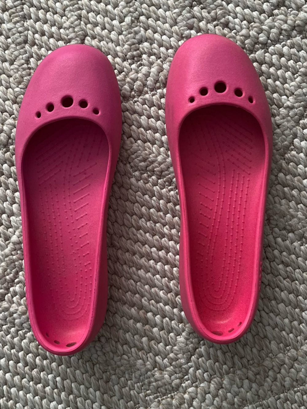 Women's Casual Slip-On Crocs Ballet Flats in Hot Pink size 9